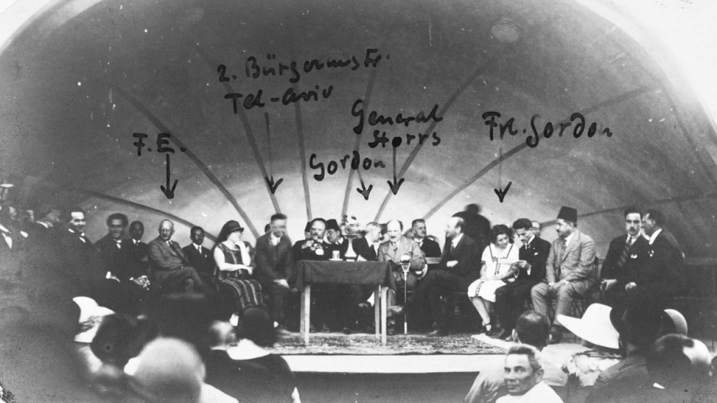 קונכיית התזמורת ביריד המזרח הקרוב 1925