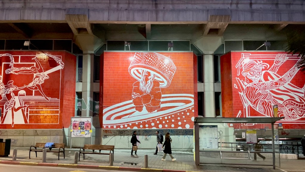 ציורי קיר על חזית התחנה המרכזית החדשה בתל אביב-יפו